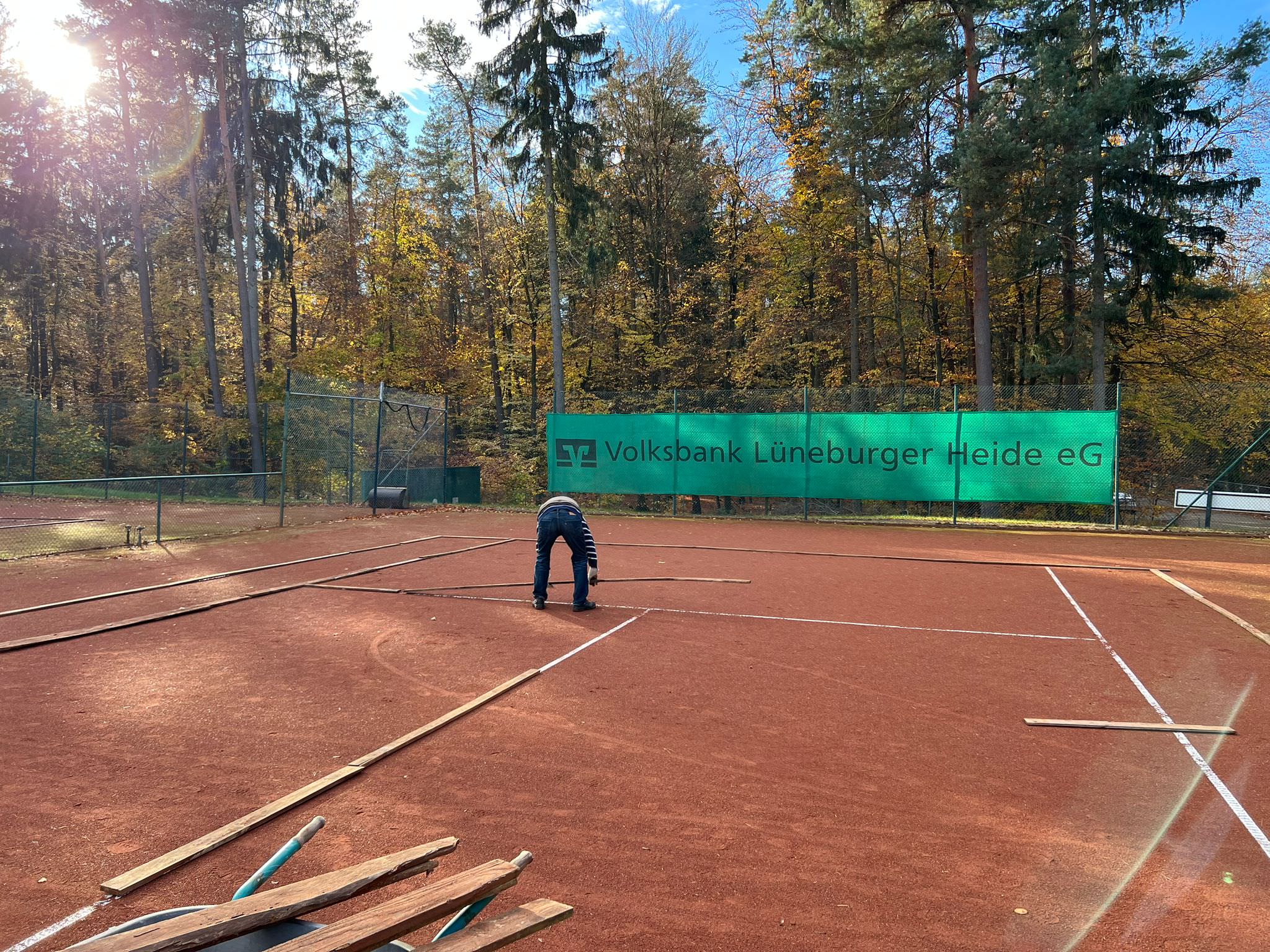 Arbeitseinsatz im Tennis Club Alt Garge am 12 November 2022